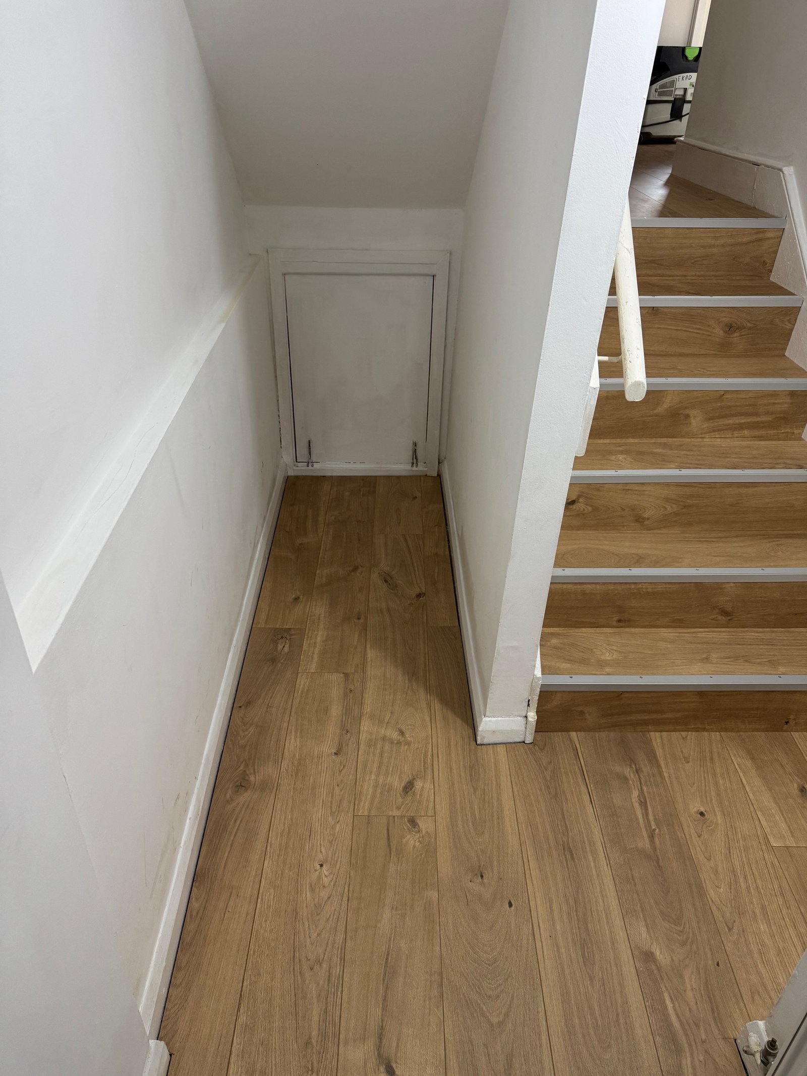 One-Bedroom Flat with Staircase - Image 3